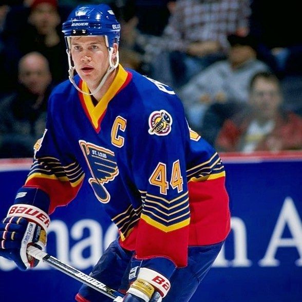 В следующем сезоне "Сент-Луис Блюз" выведет из обращения 44-й номер Криса Пронгера.