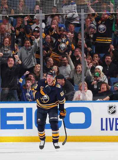 Олофссон стал лучшим новичком октября