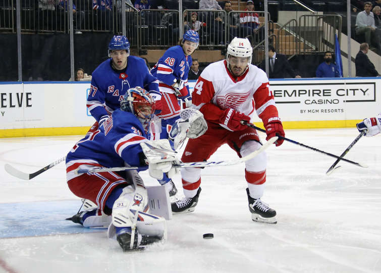 "Рейнджерс" - "Детройт" (4:2): два очка Панарина, победа Шестеркина