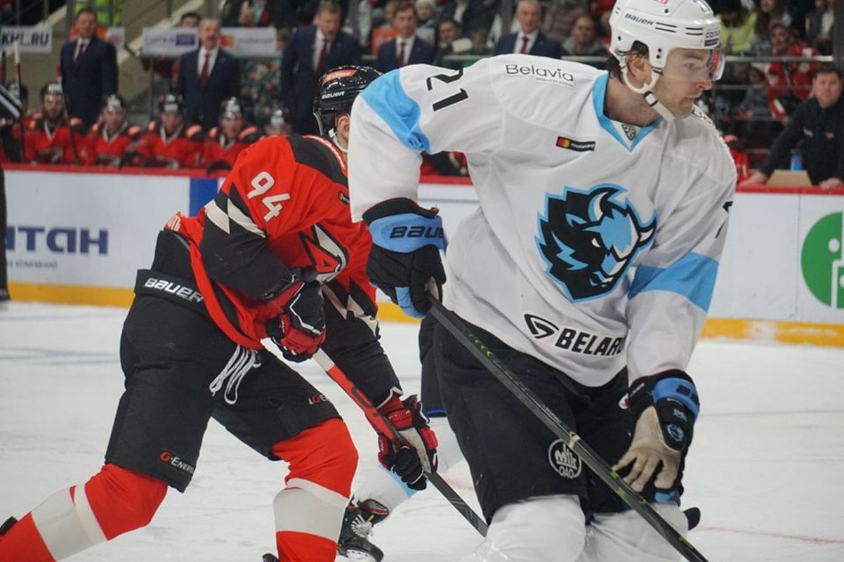 КХЛ: Минское «Динамо» прервало свою проигрышную серию, обыграв на выезде «Авангард» (видео)