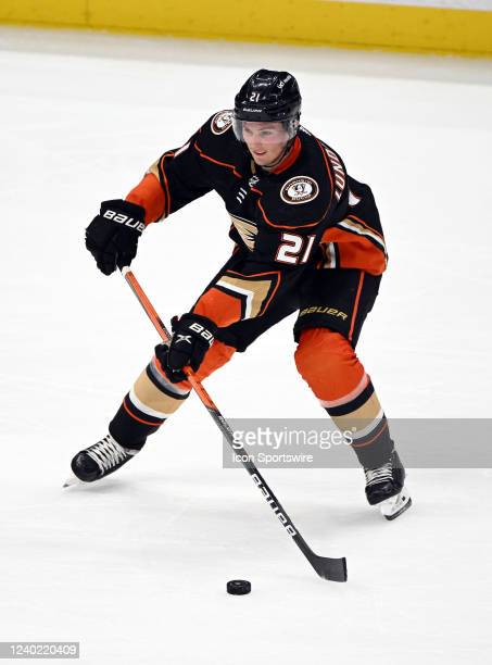 Анахайм подписал новые контракты с RFA