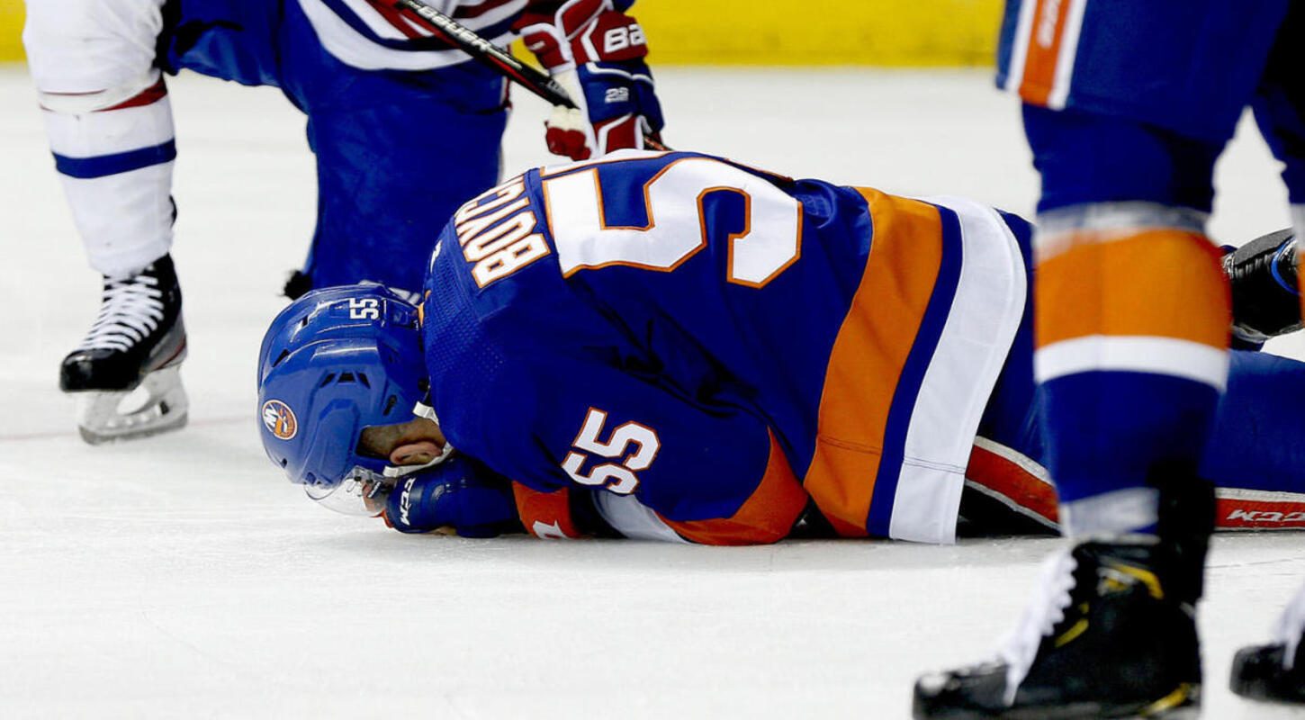 В одном из поединков НХЛ игрок получил жуткую травму (видео)