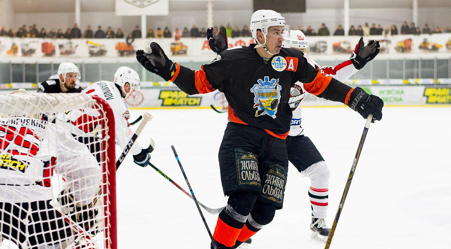 Александр Пукс эффектно расписался в воротах Степана Горячевских