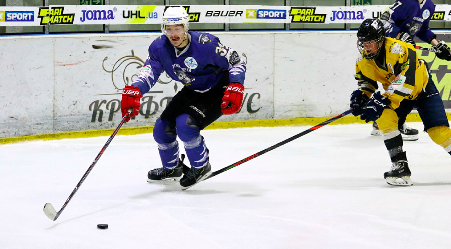 Падение не помеха: видео красивого точного броска форварда «Ледяных Волков»