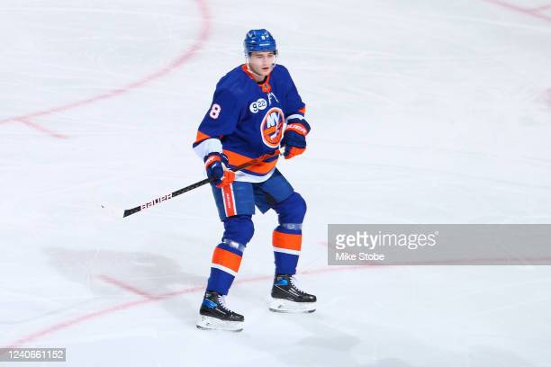 Добсон и Романов подписали  контракты с «Айлендерс»