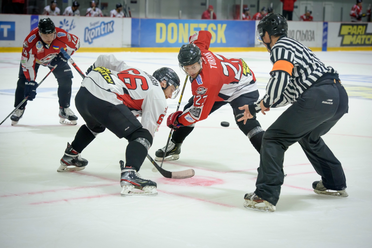 «Донбасс» провел двухсторонний матч 