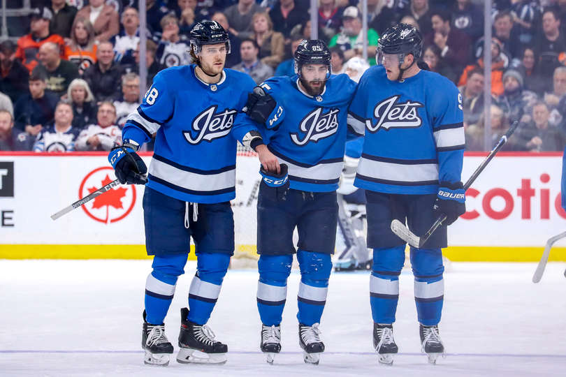 "Виннипег" - "Филадельфия" (7:3): четыре гола за четыре минуты