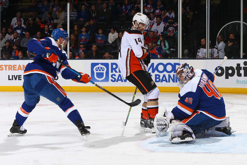 "Айлендерс" - "Анахайм" (5:6 Б): Варламов не справился с "Дакс"