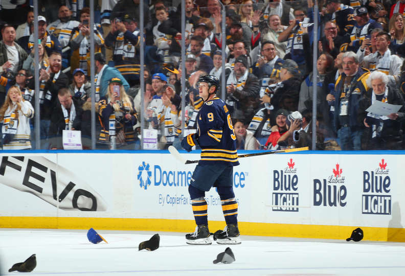 "Баффало" - "Оттава" (4:2): четыре гола Джека Айкела