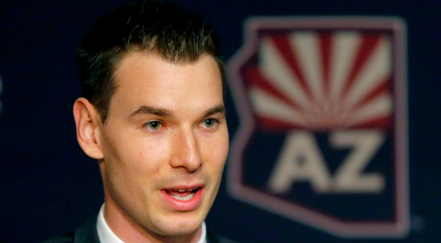 Владелец «Аризоны» потребует у руководства НХЛ оценить поступок экс-генменежера клуба