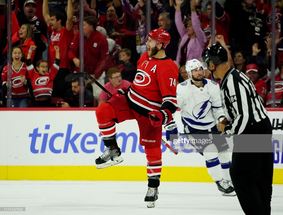 "Каролина" - "Тампа-Бэй" (4:3 ОТ): третья победа "Харрикейнз"