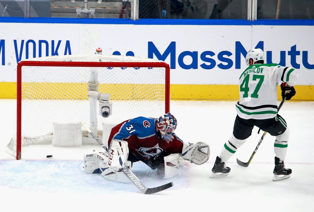 Ударная игра 1-го звена "Старз" принесла победу в матче №1