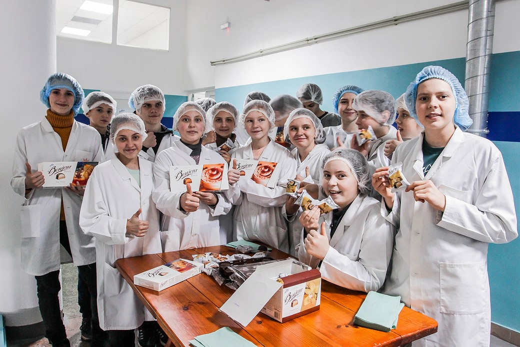 Для детей из Добропольского района организовали поездку на «Конти» и хоккейный матч