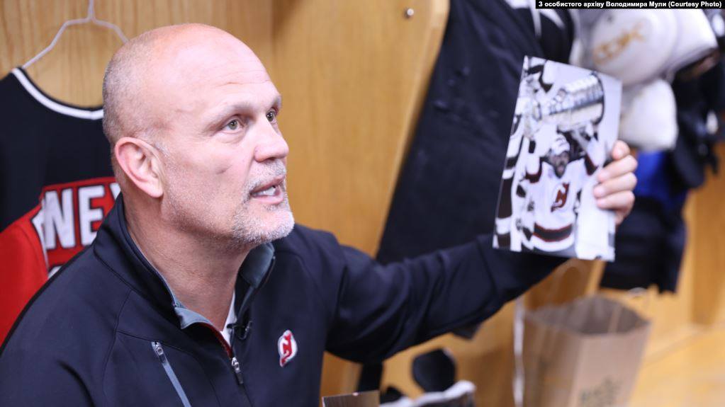 Фильм " UKE " - история о десятке легендарных украинцев в НХЛ