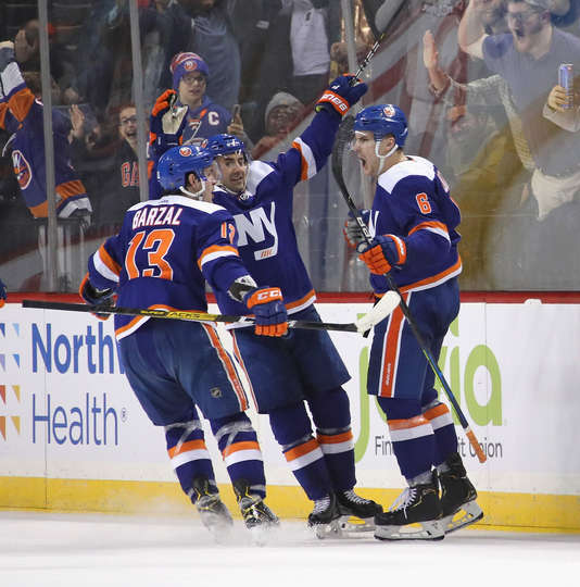 "Айлендерс" - "Филадельфия" (5:3): спасение "Нью-Йорка"