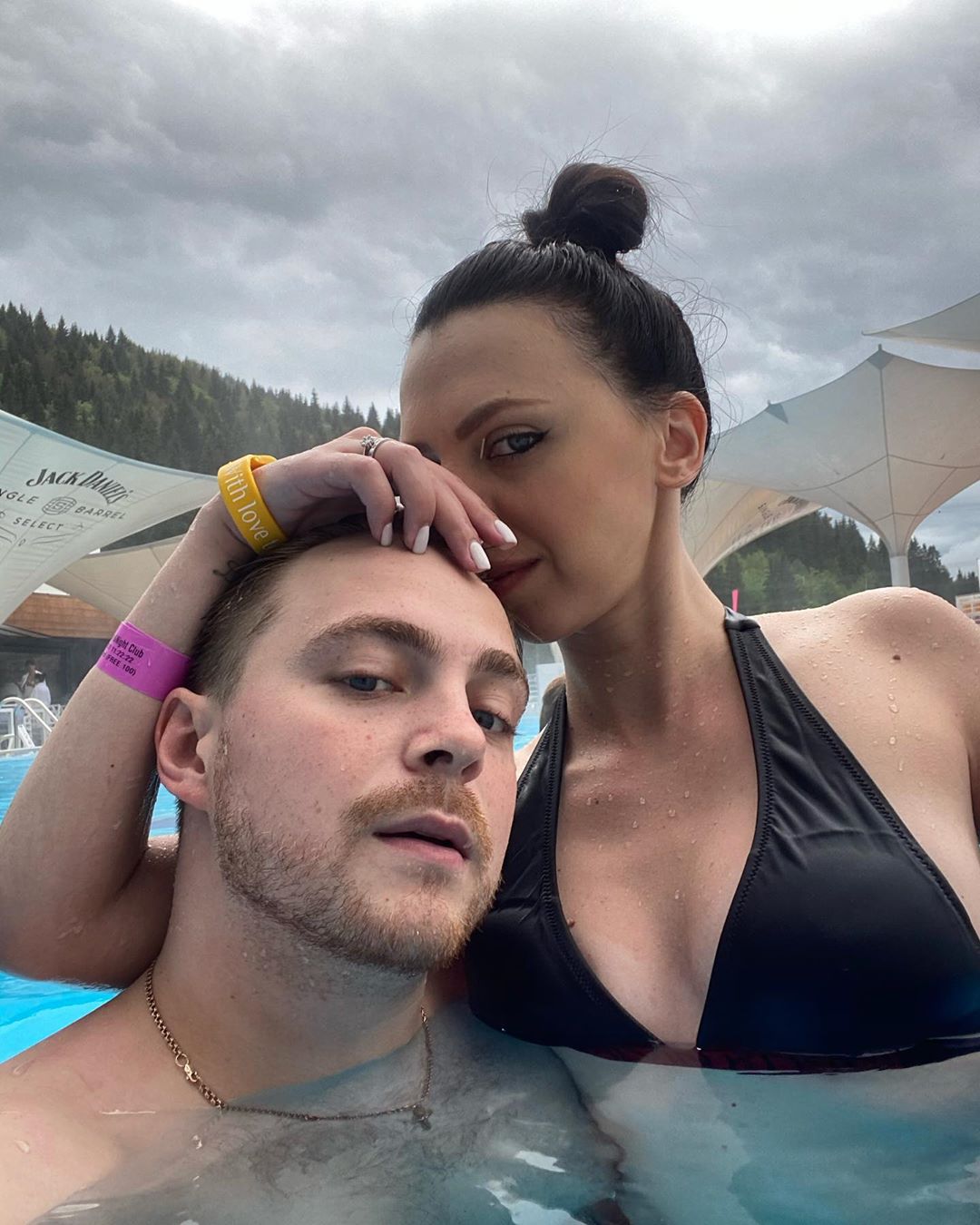 Соня Кей и Олег Петров показали летние фото с "медового месяца"