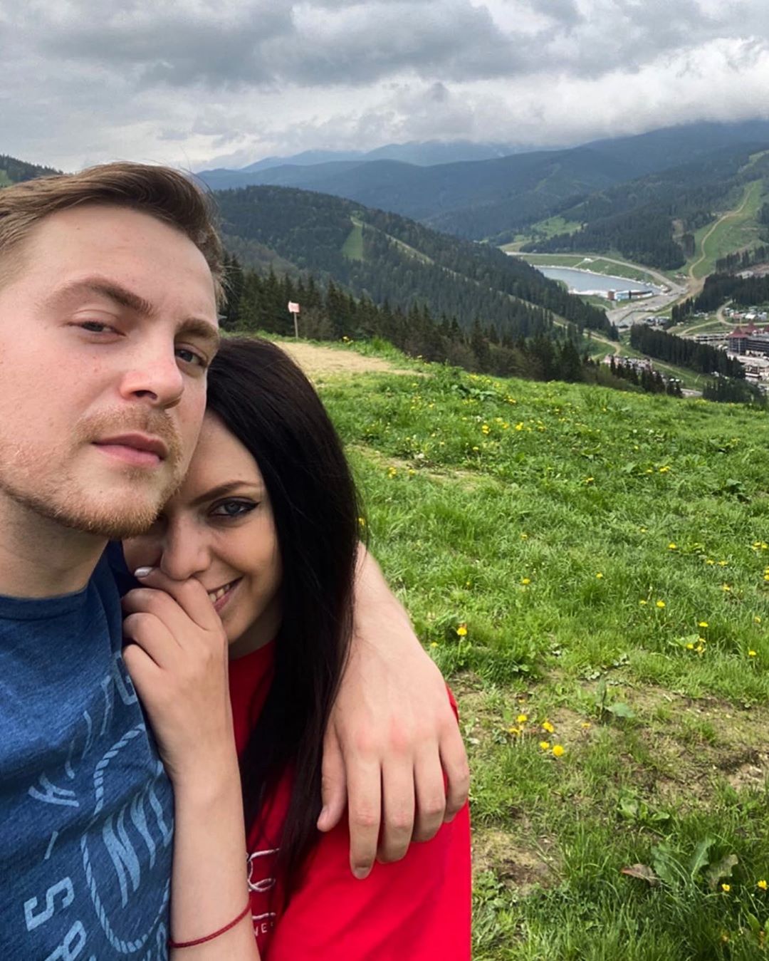 Соня Кей и Олег Петров показали летние фото с "медового месяца"