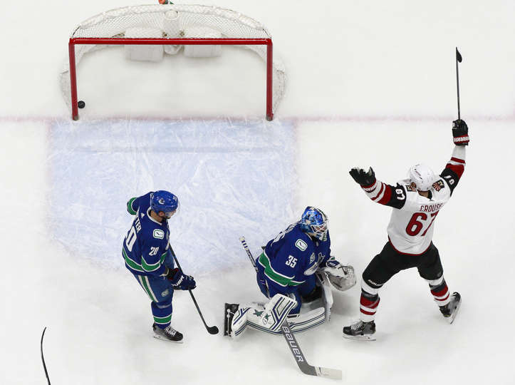 "Ванкувер" - "Аризона" (2:4): волевая победа "Койотиз"