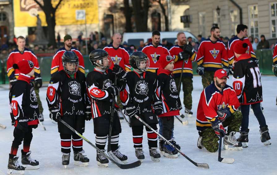 «Галицкие Львы» отметили День хоккея во Львове матчем против канадских военных