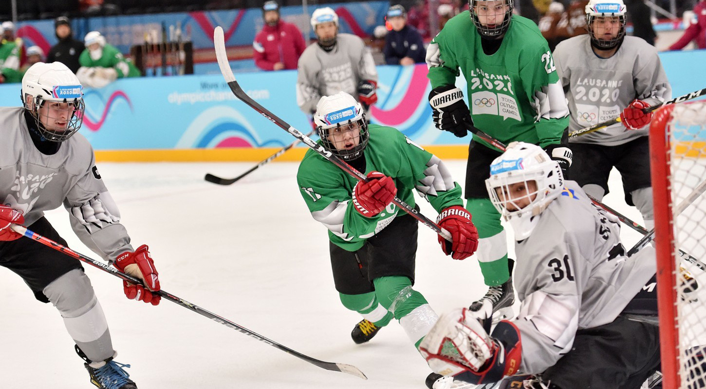 Украинские хоккеисты продолжают свое выступление на зимних юношеских Олимпийских играх