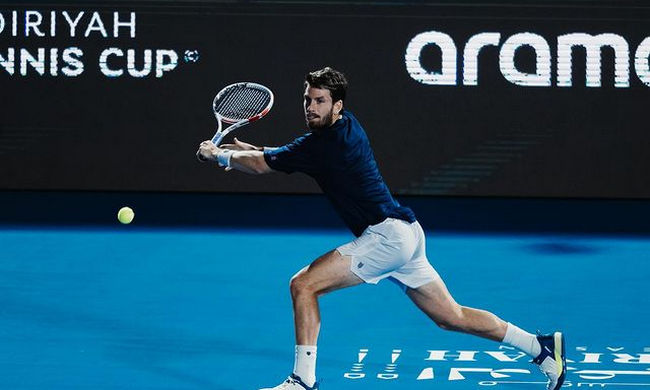 Diriyah Tennis Cup. Норри победил Циципаса, Хуркач проиграл Фритцу Diriyah Tennis Cup. Норри победил Циципаса, Хуркач проиграл Фритцу