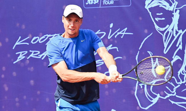 Дандерюд. Крутых уступил седьмому сеяному и не смог выйти в 1/4 финала