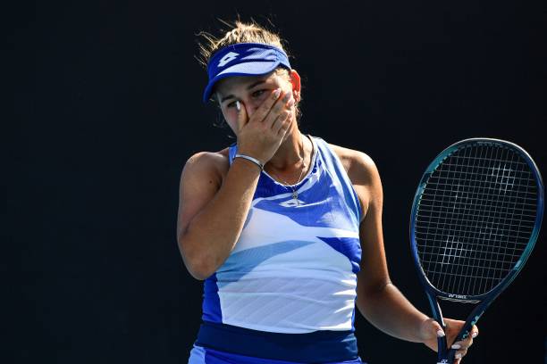 "Моя игра не связана с политикой". Российская теннисистка - о скандальной ситуации во время матча против украинки на Australian Open "Моя игра не связана с политикой". Российская теннисистка - о скандальной ситуации во время матча против украинки на Australian Open