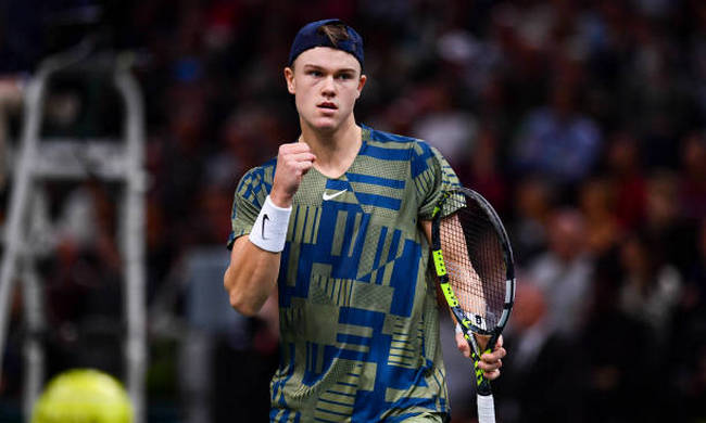 Париж. Руне победил Оже-Альяссима и впервые сыграет в финале на "Мастерсе" Париж. Руне победил Оже-Альяссима и впервые сыграет в финале на "Мастерсе"