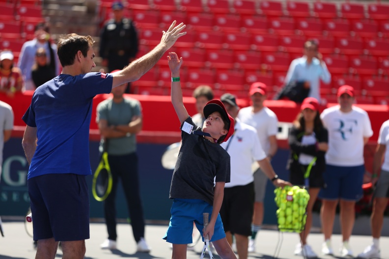 Федерер и Зверев собрали рекордное количество зрителей на теннисном матче