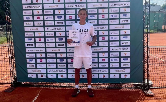 Юниоры. Белозерцев выиграл свой второй титул в сезоне в одиночном разряде, Галиевская и Мантач стали чемпионами парных турниров Юниоры. Белозерцев выиграл свой второй титул в сезоне в одиночном разряде, Галиевская и Мантач стали чемпионами парных турниров