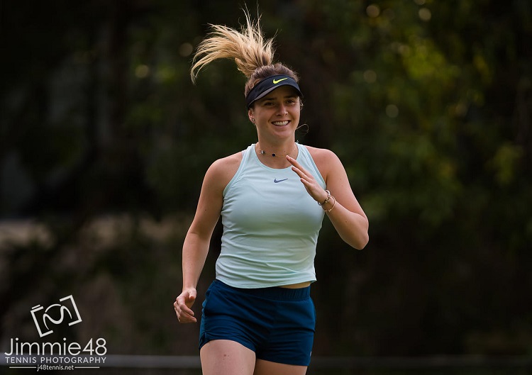 Элина Свитолина на тренировке перед началом турнира в Дубае Элина Свитолина на тренировке перед началом турнира в Дубае