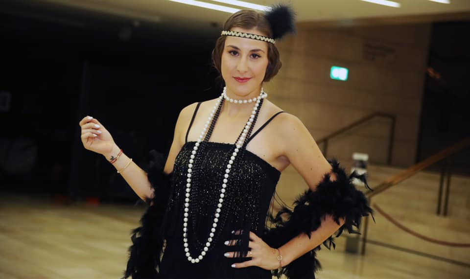 Участницы турнира в Линце на вечеринке в стиле ретро  Участницы турнира в Линце на вечеринке в стиле ретро