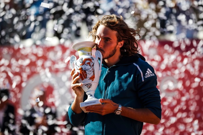 Эшторил. Циципас завоевал свой первый титул на грунтовых кортах Эшторил. Циципас завоевал свой первый титул на грунтовых кортах