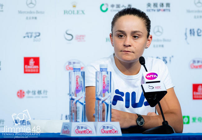 Эшли Барти: "У Бертенс всегда есть несколько вариантов, чтобы найти путь к победе"