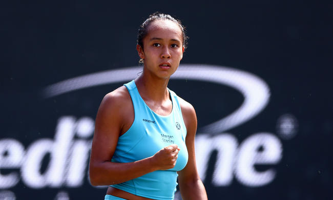 Чарльстон. Кенин выиграла стартовый матч, Бадоса и Фернандес поспорят за место в 1/8 финала Чарльстон. Кенин выиграла стартовый матч, Бадоса и Фернандес поспорят за место в 1/8 финала