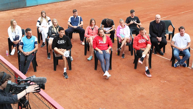Сергей Стаховский на пресс-конференции участников выставочного турнира в Будапеште