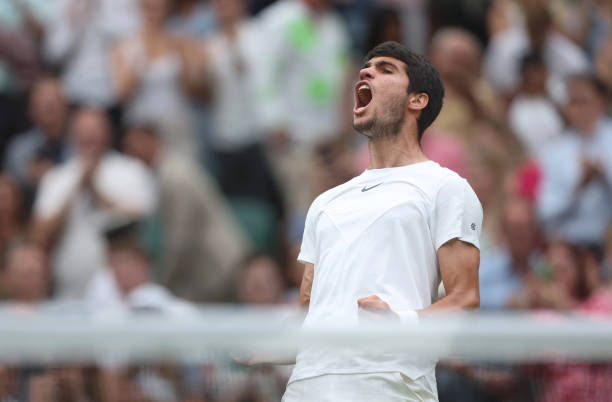 Уимблдон. Алькарас второй год подряд вышел в четвертый круг, Юбэнкс продолжил победную серию на траве и сыграет дальше с Циципасом