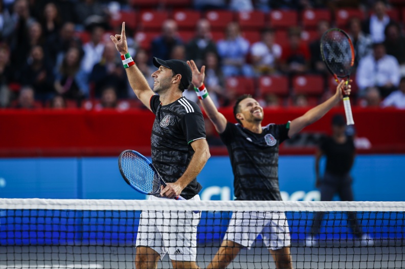 Федерер и Зверев собрали рекордное количество зрителей на теннисном матче