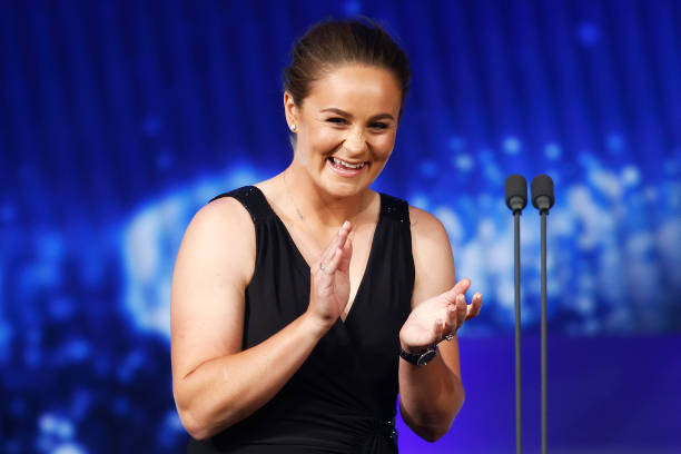 Эшли Барти пригласили комментировать теннис в Австралии, но она отказалась Эшли Барти пригласили комментировать теннис в Австралии, но она отказалась