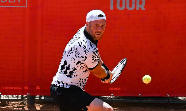 Салинас. Марченко обыграл восьмого сеяного на пути в 1/4 финала