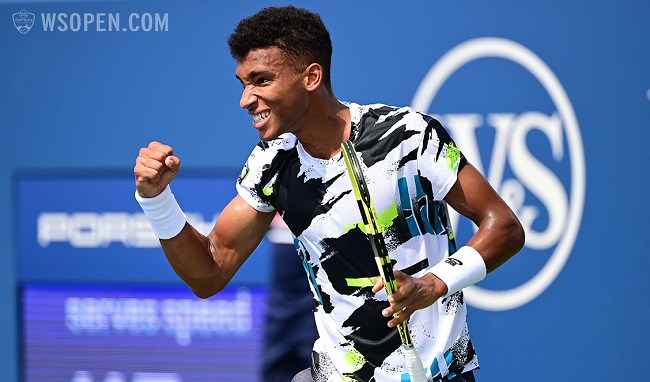 Нью-Йорк. Оже-Альяссим вышел во второй круг, Чорич сыграет с Гоффеном