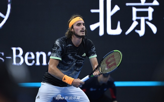 Пекин. Циципас побеждает действующего чемпиона, Зверев встретится с Куэрри