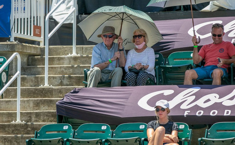 Зрители на командном турнире в США не соблюдают масочный режим, несмотря на изначальные правила (ФОТО) Зрители на командном турнире в США не соблюдают масочный режим, несмотря на изначальные правила (ФОТО)