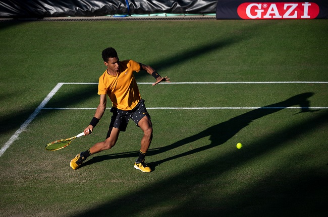 Штутгарт. Оже-Альяссим и Раонич встретятся в полуфинале турнира