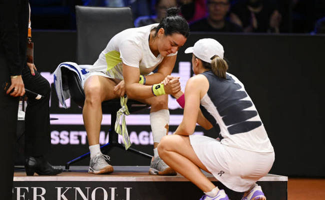 Штутгарт. Швёнтек вышла в финал после отказа Жабер в первом сете Штутгарт. Швёнтек вышла в финал после отказа Жабер в первом сете