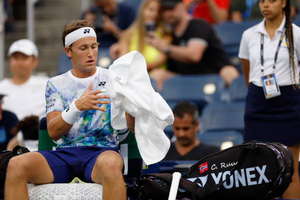 US Open. Прошлогодний финалист турнира Рууд проиграл в пятисетовом матче, Тим не смог доиграть свой поединок второго круга US Open. Прошлогодний финалист турнира Рууд проиграл в пятисетовом матче, Тим не смог доиграть свой поединок второго круга