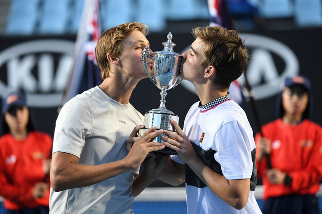 Australian Open. Таусон повторила достижение Возняцки, Музетти стал первым чемпионом в Мельбурне из Италии Australian Open. Таусон повторила достижение Возняцки, Музетти стал первым чемпионом в Мельбурне из Италии