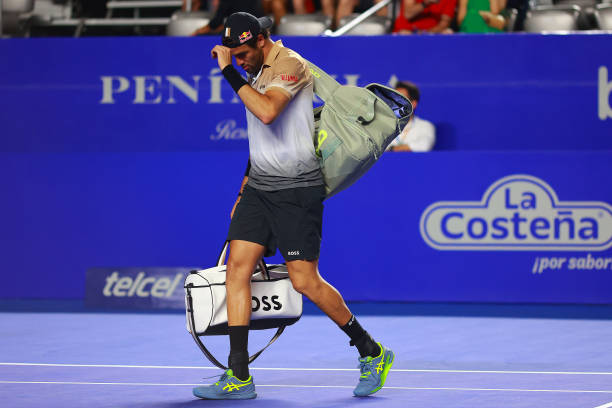 Акапулько. Берреттини проиграл сет с "баранкой" и снялся с матча, Фритц и де Минор прошли в полуфинал Акапулько. Берреттини проиграл сет с "баранкой" и снялся с матча, Фритц и де Минор прошли в полуфинал