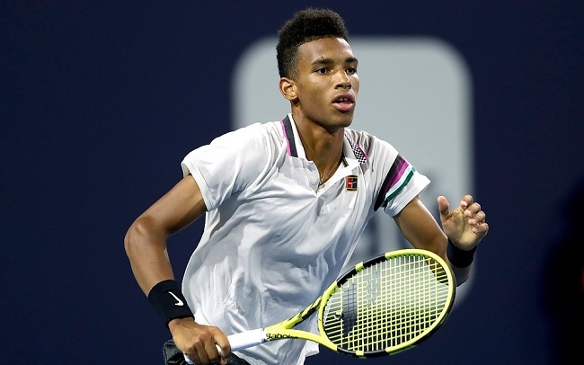 Оже-Альяссим повторил результат Долгополова и попал в топ-10 возрастного рейтинга с Медведевым Оже-Альяссим повторил результат Долгополова и попал в топ-10 возрастного рейтинга с Медведевым