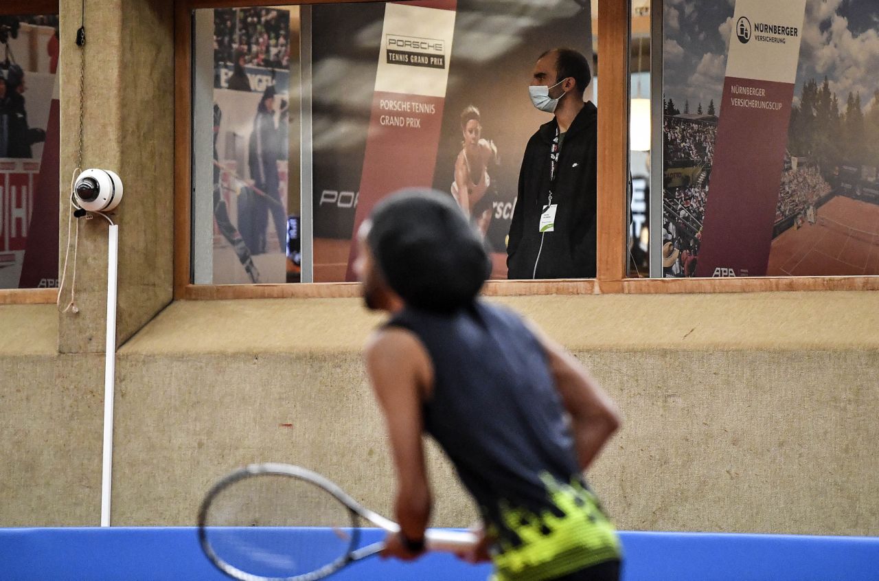 В Германии проходит выставочный турнир без зрителей, линейных судей и болбоев